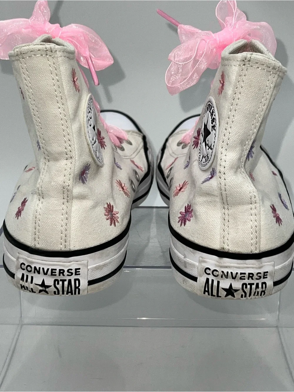 Converse All Star Chuck Taylor Hi Tops Embroidered Daisy Flowers Thruout-Size 4
